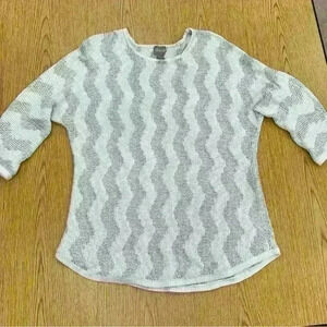 Chico's Light Gray Wave-Pattern Crewneck Sweater